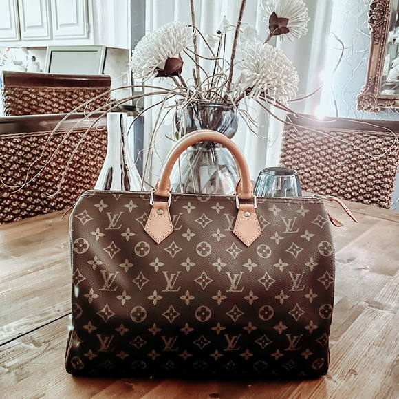 Authentic Louis Vuitton Speedy 35 Monogram ๐ - Picture 17 of 17